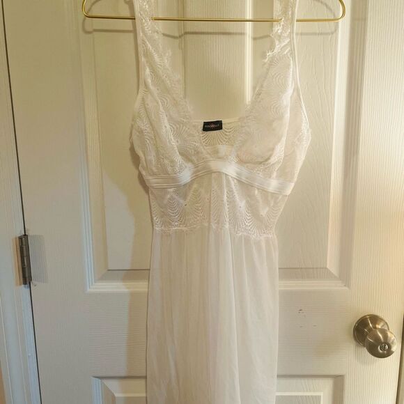 Cosabella White Lace Chemise - Picture 4 of 10